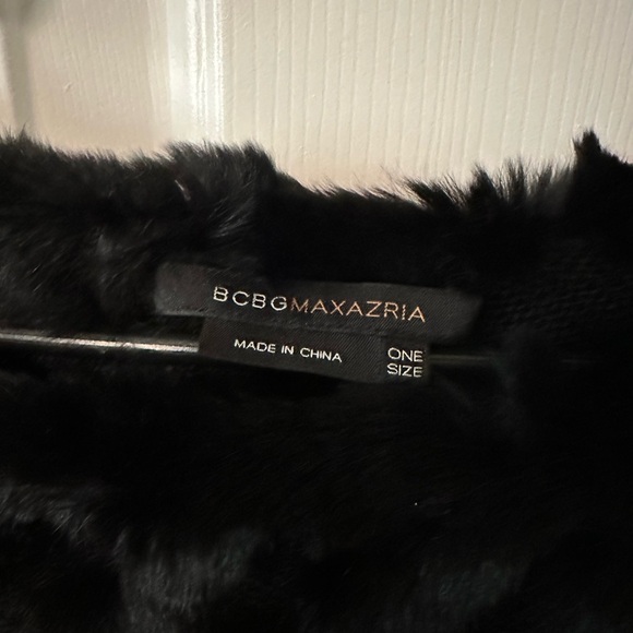 BCBG MaxAzria Black Rabbit Fur Shawl Poncho Asymmetrical Cape Sweater One Size - Picture 3 of 6